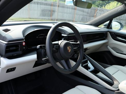 New 2025 Porsche Macan 4 Electric image 4