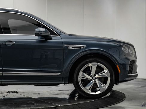 Used 2023 Bentley Bentayga Extended Wheelbase AWD/4WD image 21