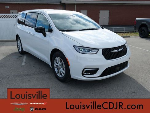 New 2026 Chrysler Pacifica Select image 1