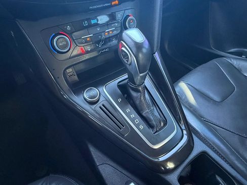Used 2015 Ford Focus Titanium FWD image 27