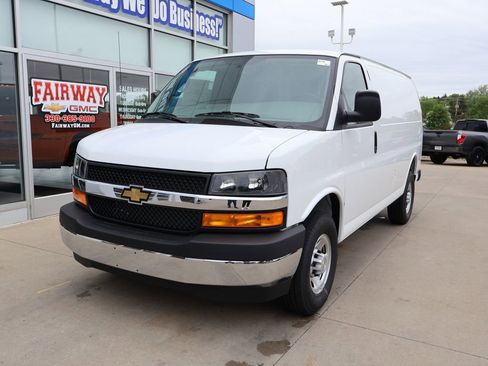 New 2026 Chevrolet Express 2500 w/ Enhanced Convenience Package RWD image 6