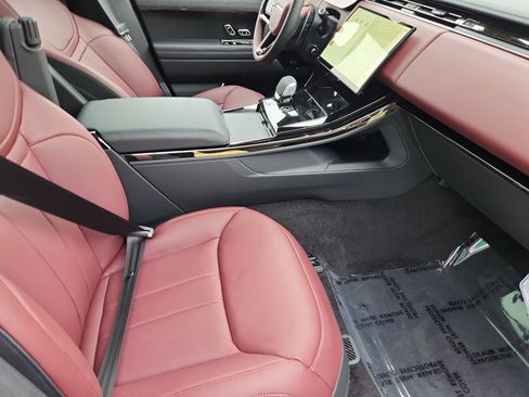 Used 2025 Land Rover Range Rover Sport Dynamic SE image 3