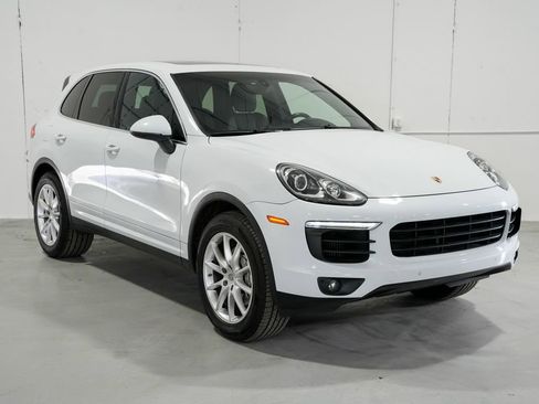 Used 2015 Porsche Cayenne S image 8