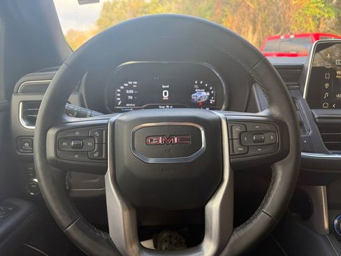 Used 2024 GMC Yukon XL SLT w/ SLT Luxury Package image 21