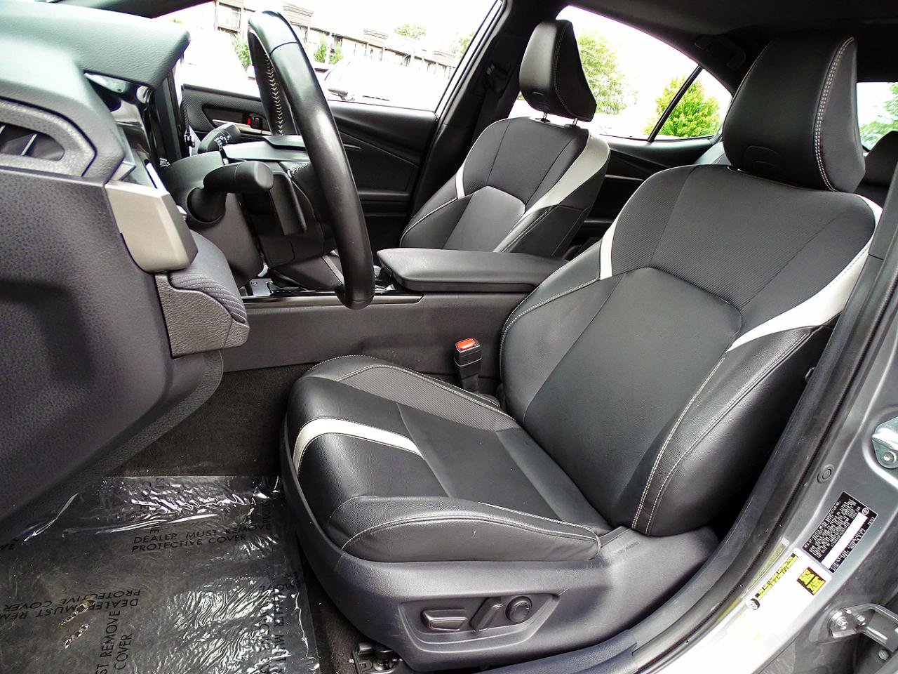 Used 2025 Toyota Camry SE w/ Convenience Package FWD image 15
