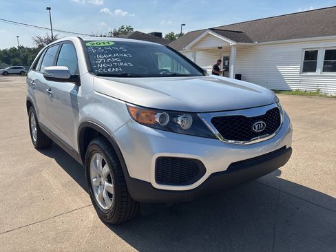 Used 2011 Kia Sorento 2WD w/ Convenience Pkg image 2