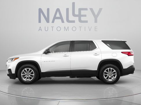 Used 2019 Chevrolet Traverse LT w/ LPO, Blackout Package FWD image 2