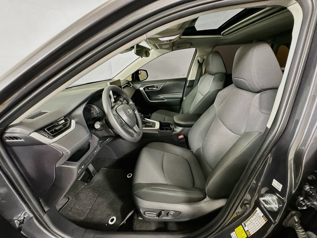 Certified 2025 Toyota RAV4 XLE w/ Convenience Package FWD image 21