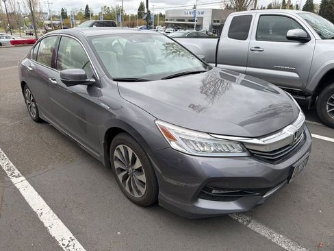 Used 2017 Honda Accord Touring image 3