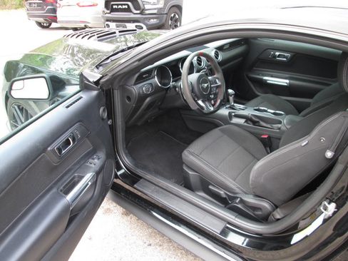 Used 2017 Ford Mustang Coupe RWD image 17