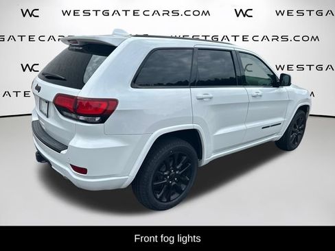 Used 2017 Jeep Grand Cherokee Altitude RWD image 32