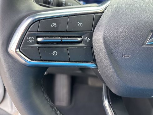 Used 2025 Chevrolet Equinox LT FWD image 14