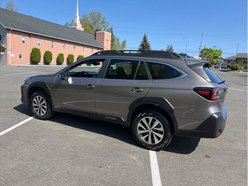 Used 2024 Subaru Outback Premium image 28