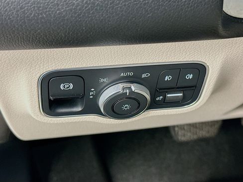 Used 2021 Mercedes-Benz GLB 250 4MATIC image 17