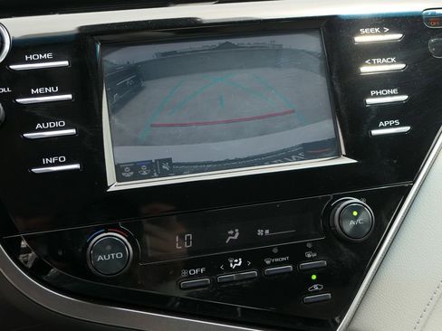 Used 2018 Toyota Camry SE image 21