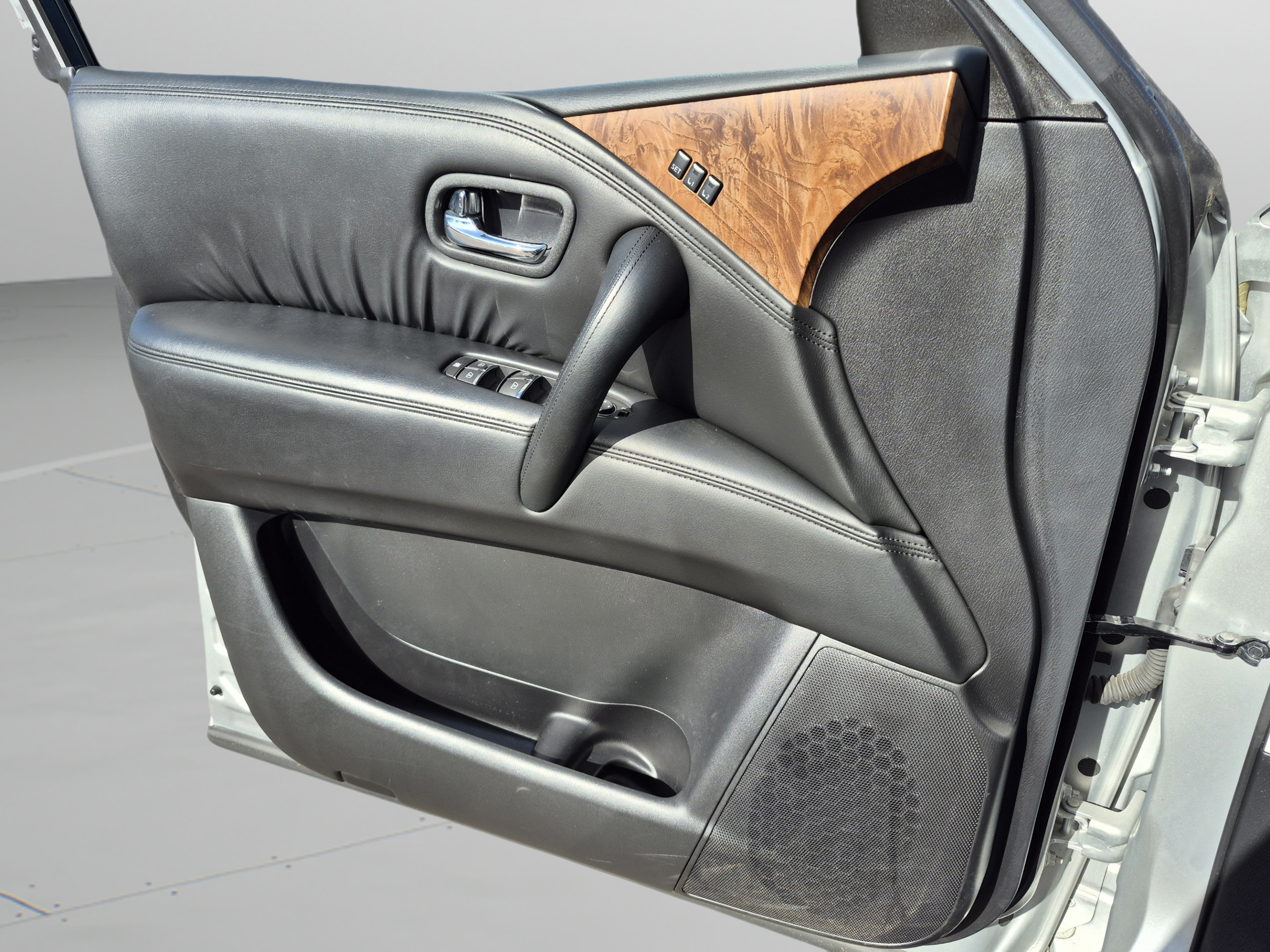 Certified 2024 Nissan Armada SL w/ Captain's Chairs Package RWD image 27