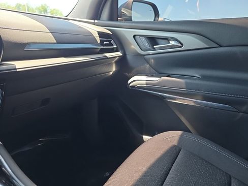 Used 2026 Chevrolet Traverse LT w/ Sun and Wheel Package FWD image 19