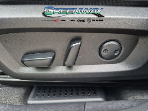 Used 2024 Mitsubishi Outlander SE AWD/4WD image 16