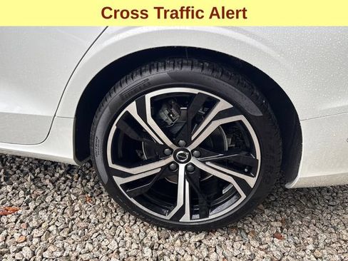 Used 2024 Volvo S60 B5 Plus AWD/4WD image 9