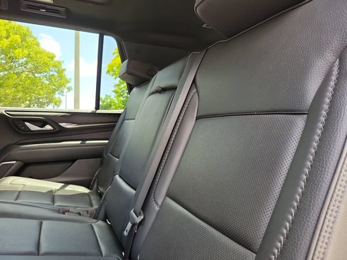 Used 2022 GMC Yukon Denali w/ Denali Premium Package AWD/4WD image 14