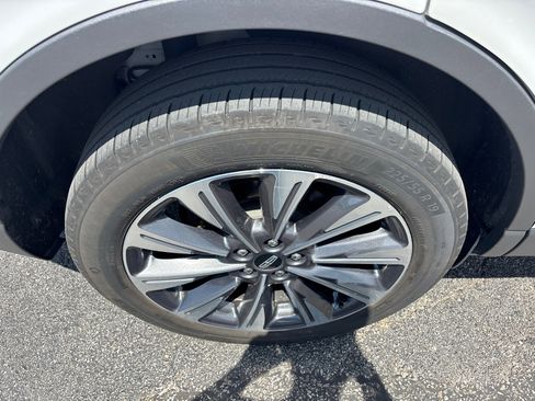 Used 2022 Lincoln Corsair Reserve w/ Elements Package FWD image 10