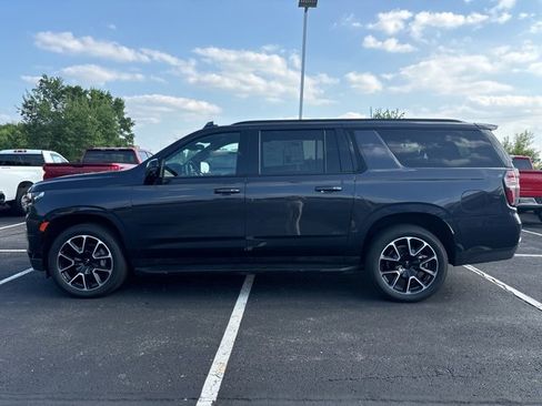 Used 2023 Chevrolet Suburban RST w/ Luxury Package image 6