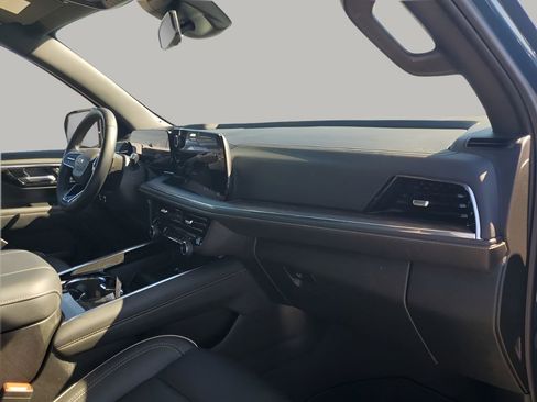 Used 2025 Chevrolet Tahoe Premier image 14