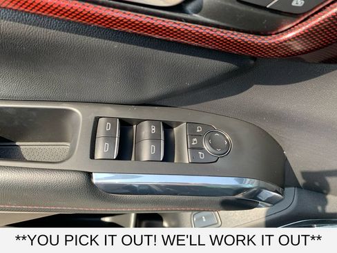 Used 2025 Chevrolet Traverse RS FWD image 12