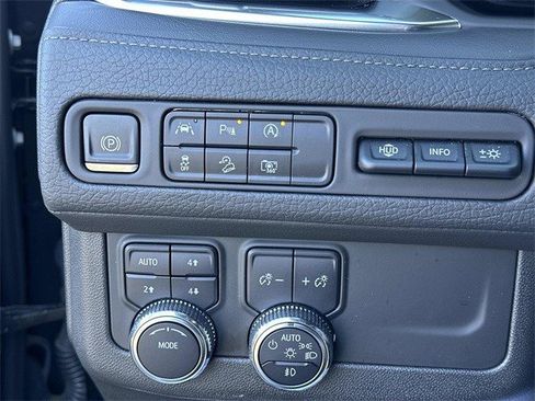 Used 2023 GMC Yukon Denali image 25