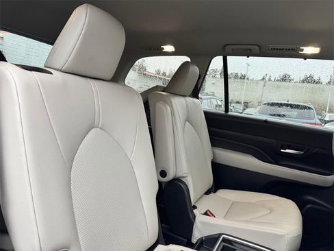 Certified 2025 Toyota Grand Highlander XLE image 14