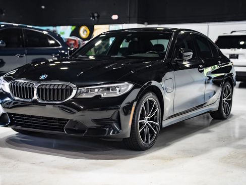 Used 2022 BMW 330e w/ Convenience Package image 1