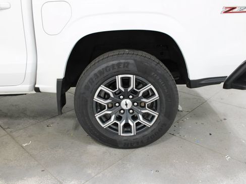 Used 2024 Chevrolet Colorado Z71 w/ Z71 Convenience Package 2 AWD/4WD image 37
