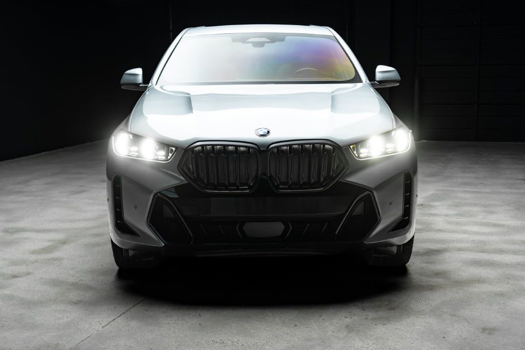 Used 2024 BMW X6 xDrive40i w/ Premium Package AWD/4WD image 4