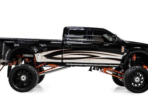 Used 2017 Ford F350 Platinum w/ Platinum Ultimate Package image 5