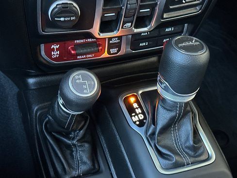 Certified 2025 Jeep Gladiator Rubicon w/ Safety Group image 23