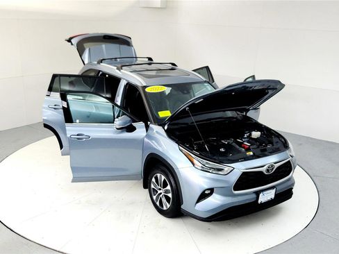 Certified 2022 Toyota Highlander XLE image 21