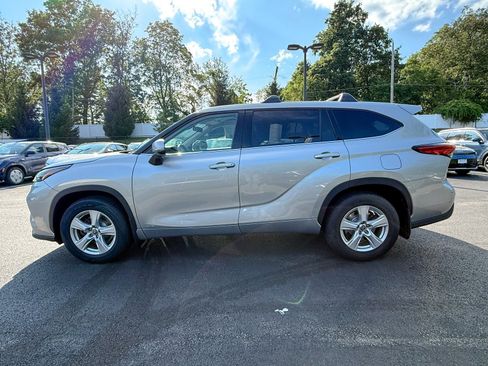 Used 2022 Toyota Highlander LE image 8