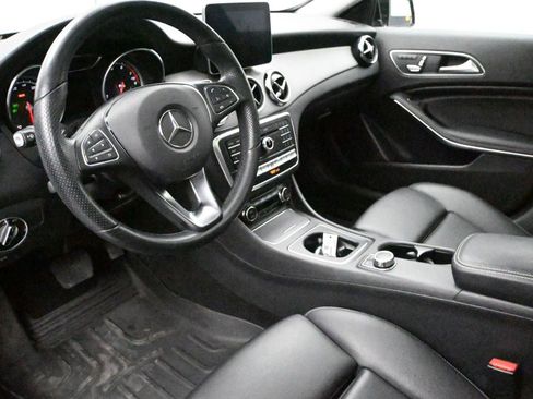 Used 2020 Mercedes-Benz GLA 250 4MATIC image 2
