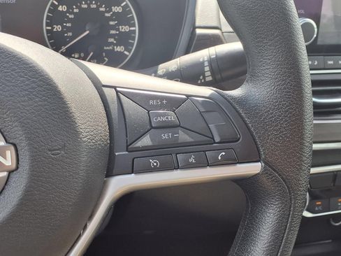 Used 2024 Nissan Altima 2.5 SV FWD image 16