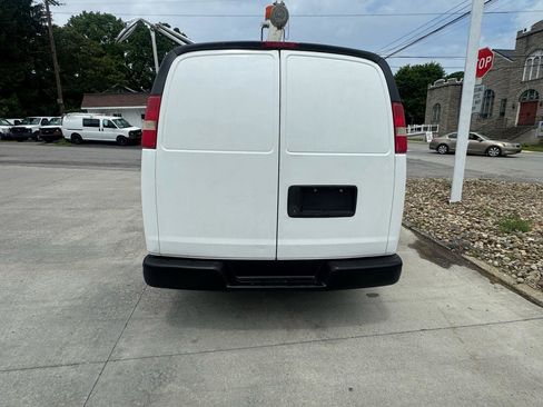 Used 2010 Chevrolet Express 1500 RWD image 4