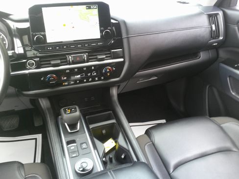 Used 2023 Nissan Pathfinder SL w/ SL Premium Package AWD/4WD image 30
