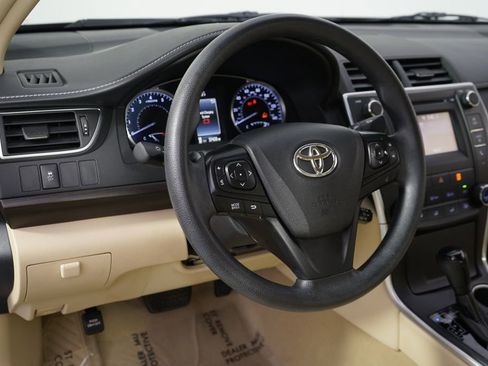 Used 2016 Toyota Camry LE FWD image 9