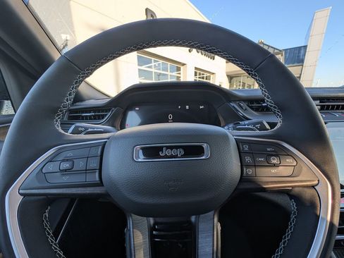 New 2026 Jeep Grand Cherokee Limited image 19