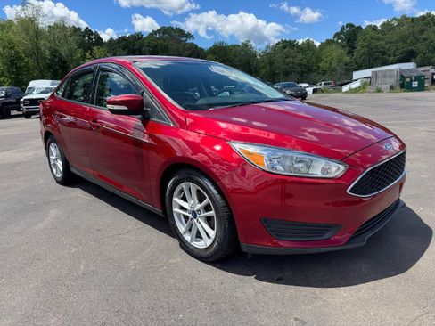 Used 2017 Ford Focus SE w/ Cold Weather Package FWD image 7
