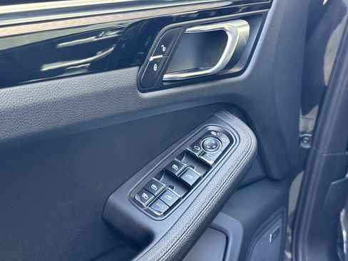 Used 2018 Porsche Macan AWD/4WD image 18