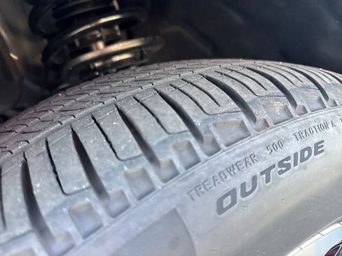 Used 2025 Lincoln Nautilus Premier w/ Equipment Group 102A image 13