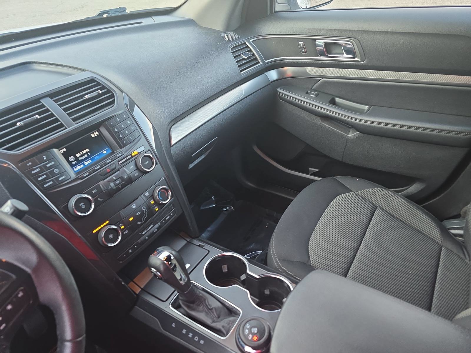 Used 2019 Ford Explorer XLT w/ Class III Trailer Tow Package AWD/4WD image 25