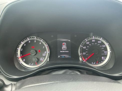 Used 2021 Toyota Highlander LE FWD image 17