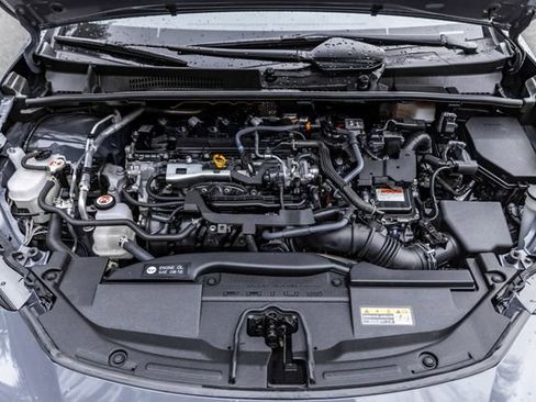 Used 2025 Toyota Prius LE FWD image 28
