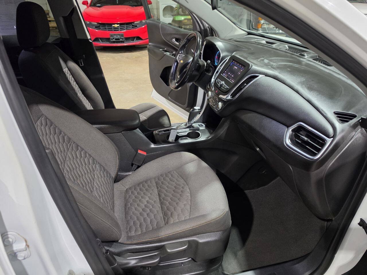 Used 2020 Chevrolet Equinox LT FWD image 32
